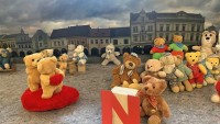 OBRAZEM: Muzeum zaplnili plyšoví medvědi. V létě tam děti najdou poklad