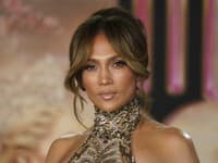 Najnovšie FOTO Jennifer Lopez vyrážajú dych: Ľudia z nej nespustili oči pre namakané brucho a chrbát!