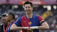 Len jedna strela za polčas. Barcelona sa trápila, vykúpil ju kanonier Lewandowski