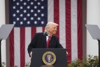 Kalifornia podala žalobu proti Trumpovým clám