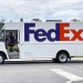Zisk zásielkovej firmy FedEx klesol: Výsledky však prekonali očakávania